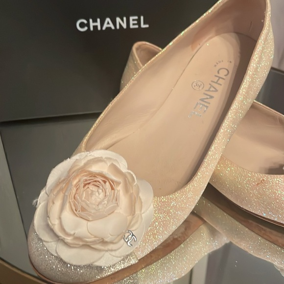 CHANEL GLITTER FLAT 37 - Picture 2 of 2